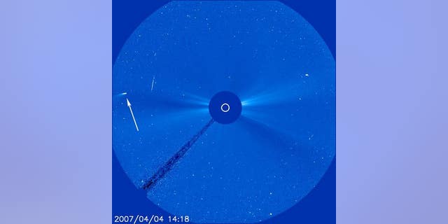 This view of comet Machholz was recorded by the SOHO space telescope in 2007. Comet Machholz was discovered in 1986 by amateur astronomer and comet-hunter Donald Machholz. It orbits the sun in just over five years.