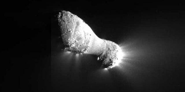 A stunning close-up photo of Comet Hartley 2 from the Nov. 4, 2010 flyby performed by NASA's Deep Impact spacecraft. This close-up view of comet Hartley 2 was captured by the spacecraft's Medium-Resolution Instrument.