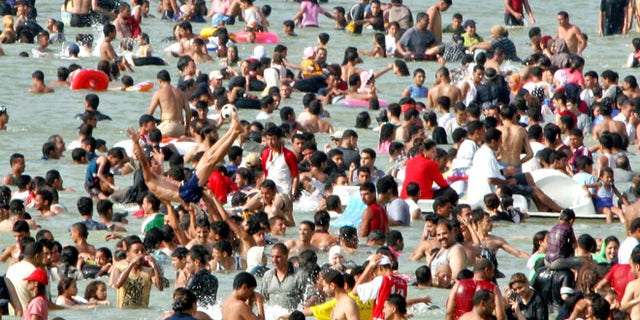 Crowds -- whether at the beach or the supermarket -- often make us shudder. But they don't always mean long lines and unwanted contact.