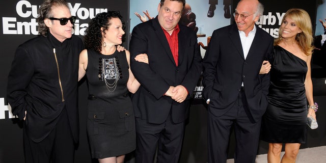 Cast members Richard Lewis, Susie Essman, Jeff Garlin, Larry David and Cheryl Hines (L-R) attend the premiere of the seventh season of the HBO series "Curb Your Enthusiasm" in Los Angeles September 15, 2009.