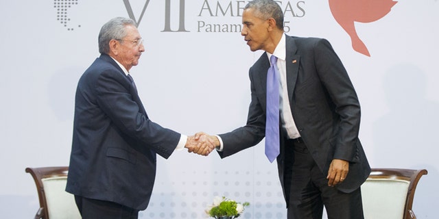 US President Barack Obama and Cuban President Raul Castro shake hands during their meeting at the Summit of the Americas in Panama City, Panama, Saturday, April 11, 2015. (AP Photo/Pablo Martinez Monsivais)