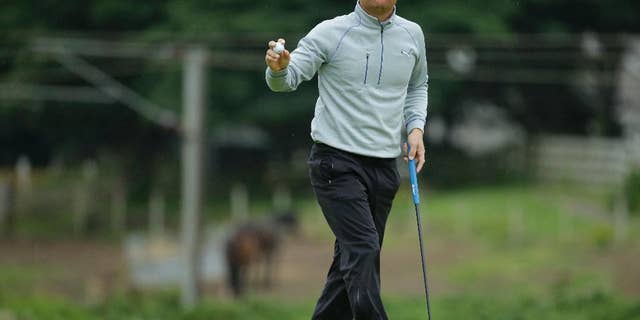 Soren Kjeldsen of Denmark acknowledges the spectators on the 10th green during the second round of the British Open Golf Championship at the Royal Troon Golf Club in Troon, Scotland, Friday, July 15, 2016. (AP Photo/Matt Dunham)