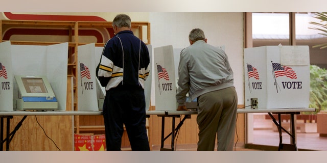 Residents of El Paso, Texas cast their ballot for president of the United States in early voting, October 23, 2000. (Photo by Joe Raedle/Newsmakers)