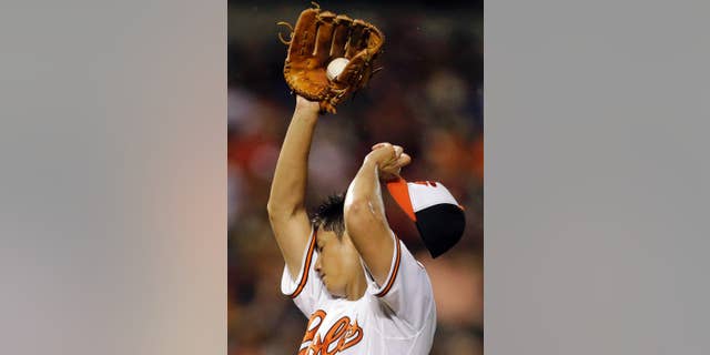 Baltimore Orioles starting pitcher Wei-Yin Chen, of Taiwan, wipes sweat from his face after Washington Nationals' Ryan Zimmerman doubled in the sixth inning of an interleague baseball game, Thursday, July 10, 2014, in Baltimore. Chen was relieved later in the sixth. (AP Photo/Patrick Semansky)