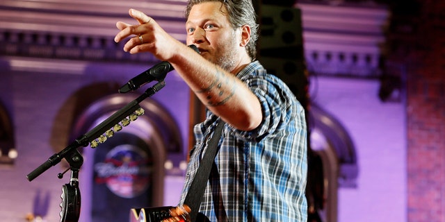 Musician Blake Shelton performs "Boys 'Round Here" during the 2014 CMT Music Awards in Nashville, Tennessee June 4, 2014.