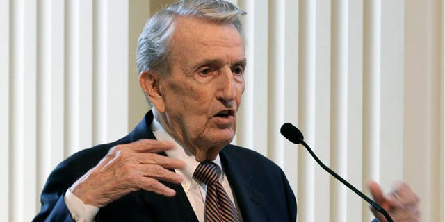 FILE: Sept. 18, 2013: Former Arkansas Democratic Sen. and Gov. Dale Bumpers in Little Rock, Ark. (AP)