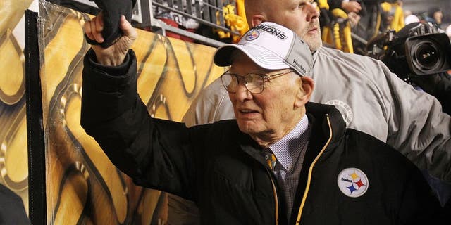 PITTSBURGH, PA - JANUARY 23: Owner Dan Rooney of the Pittsburgh Steelers celebrates their 24 to 19 win over the New York Jets in the 2011 AFC Championship game at Heinz Field on January 23, 2011 in Pittsburgh, Pennsylvania. (Photo by Ronald Martinez/Getty Images)