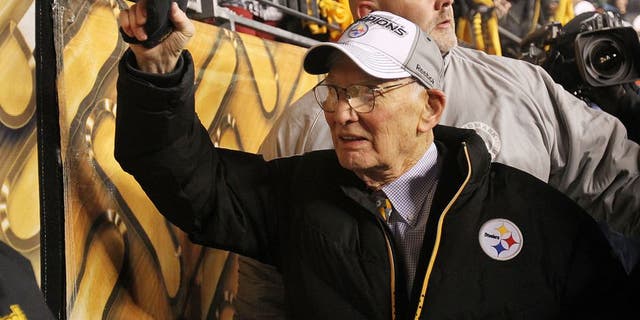 PITTSBURGH, PA - JANUARY 23: Owner Dan Rooney of the Pittsburgh Steelers celebrates their 24 to 19 win over the New York Jets in the 2011 AFC Championship game at Heinz Field on January 23, 2011 in Pittsburgh, Pennsylvania. (Photo by Ronald Martinez/Getty Images)