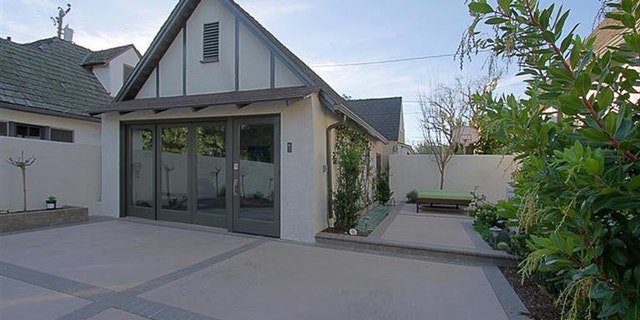 danny-pudi-house-pasadena-14