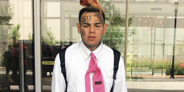 Tekashi 6ix9ine Pleads Guilty To 9 Felonies Cuts Deal With Federal