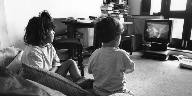 Two children watching a 'Tom And Jerry' cartoon on television, August 1995. (Photo by Steve Eason/Hulton Archive/Getty Images)