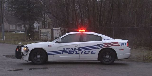 (عکس بایگانی) به گفته پلیس، یک دختر 15 ساله در دیترویت، میشیگان، مادرش را در جریان مشاجره مقابل خانه آنها با چاقو مرگبار زخمی کرد.