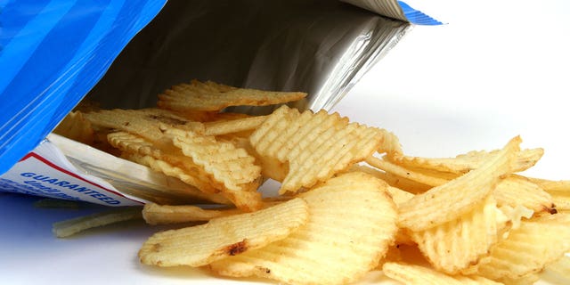 Some examples of high-processed foods include chips, sugary drinks, cookies and fried snacks.