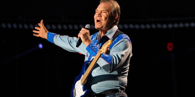 Glen Campbell S Widow Says It S Heart Wrenching To Relive Bittersweet Memories Of Late Country Star Fox News