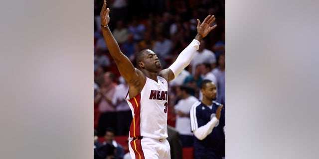 Heat G Dwyane Wade mendekati rekor tembakan yang diblok oleh pemain setinggi 6 kaki 4 kaki atau lebih pendek