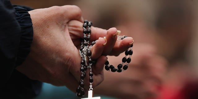 Rosary beads help a person keep place in the prayer, says the Rosary Center.
