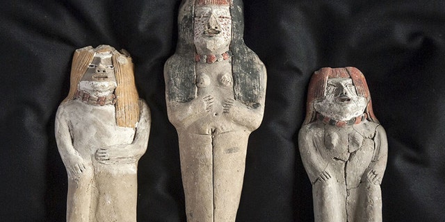 DESCUBREN EN VICHAMA ESTATUILLA DE SACERDOTISA Y DOS CABEZAS QUE SON PIEZAS MILENARIAS DE LA CIVILIZACION CARAL.
