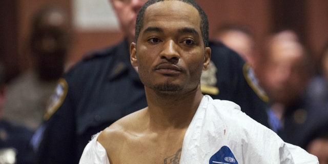 Suspect Demetrius Blackwell appears in court for his arraignment in Queens County Criminal Court in New York, May 3, 2015. Blackwell,wanted for illegal gun possession, was charged on Sunday with the attempted murder of a New York City plainclothes police officer who was shot in the head while pursuing the suspect in his unmarked car, authorities said. REUTERS/Theodore Parisienne/Pool - TM3EB531AA101