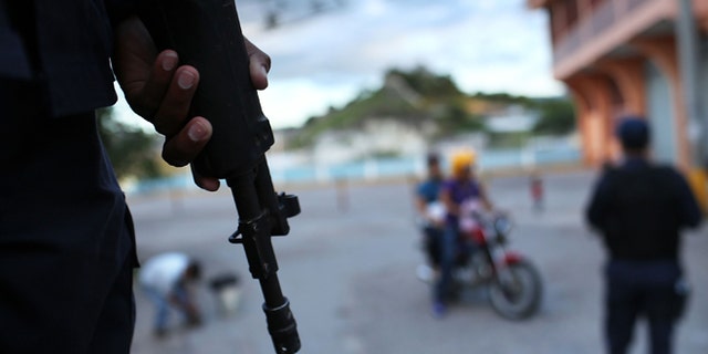 TEGUCIGALPA, HONDURAS - JULY 20: Police patrol the streets of a gang ridden neighborhood on July 20, 2012 in Tegucigalpa, Honduras. Honduras now has the highest per capita murder rate in the world and its capital city, Tegucigalpa, is plagued by violence, poverty, homelessness and sexual assaults. With an estimated 80% of the cocaine entering the United States now being trans-shipped through Honduras, the violence on the streets is a spillover from the ramped rise in narco-trafficking. (Photo by Spencer Platt/Getty Images)