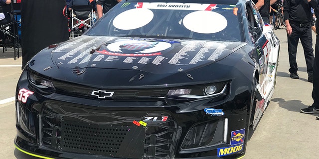 Earnhardt's car displayed the names of 617 fallen servicemembers.