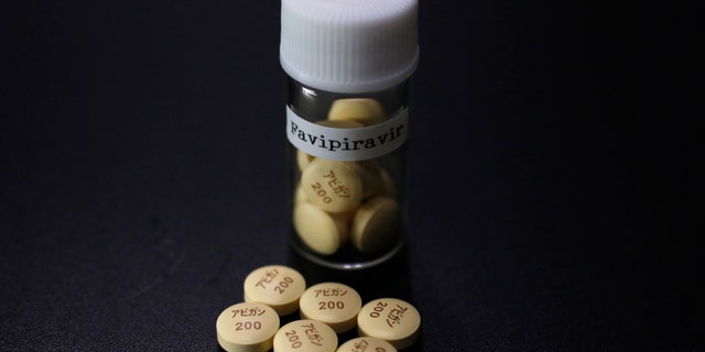 Tablets of Avigan (generic name : Favipiravir), a drug approved as an anti-influenza drug in Japan and developed by drug maker Toyama Chemical Co, a subsidiary of Fujifilm Holdings Co. are displayed during a photo opportunity at Fujifilm's headquarters in Tokyo October 22, 2014. REUTERS/Issei Kato