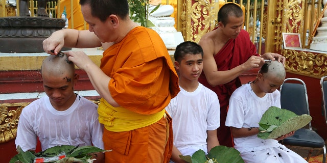 ed842462-thai boys shave 5
