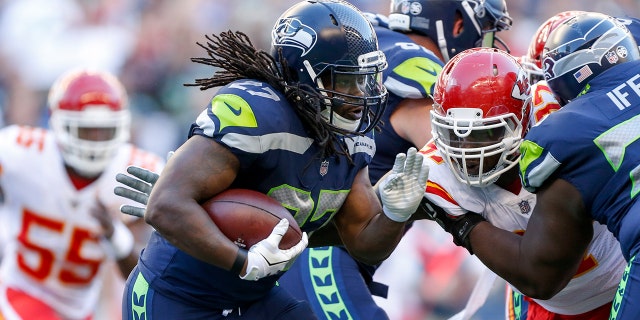 Seattle Seahawks running back Eddie Lacy (27) rushes against the Kansas City Chiefs the first quarter at CenturyLink Field on August 25, 2017.