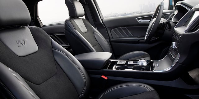 Deeply-bolstered sports seats highlight the sporty attitude of the Edge ST.