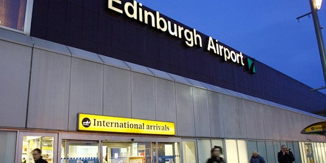 Traveler shames EAT restaurant at Edinburgh Airport with a picture of his lame sandwich.
