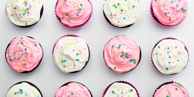 Prvi u svijetu "ATM cupcake" Otvorena je 6. ožujka 2012. u Sprinkles Bakery lokaciji na Beverly Hillsu, prema njihovoj web stranici.
