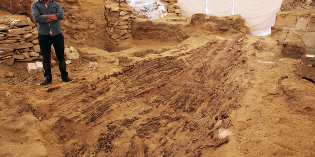 Viiew of the boat during the process of excavation (Archives of the Czech Institute of Egyptology, V.Dulikova)