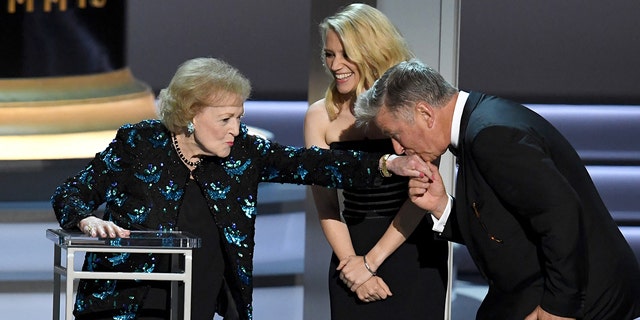 Betty White was introduced by Kate McKinnon and Alec Baldwin for a special honor at the 2018 Emmys.