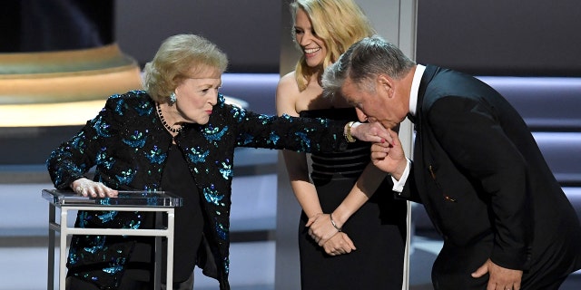 Betty White was introduced by Kate McKinnon and Alec Baldwin for a special honor at the 2018 Emmys.