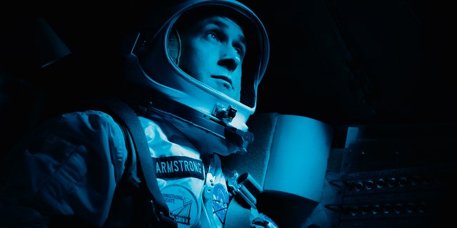 Ryan Gosling defended the decision to omit the flag planting scene.