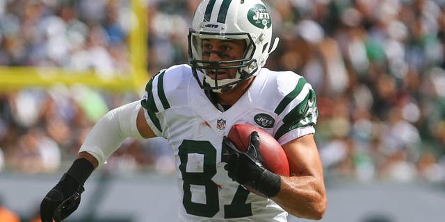 EAST RUTHERFORD, NJ - SEPTEMBER 7: Eric Decker (87) of the New York Jets runs with the ball during their game against the Oakland Raiders at MetLife Stadium on September 7, 2014 in East Rutherford, New Jersey. (Photo by Ed Mulholland/Getty Images)
