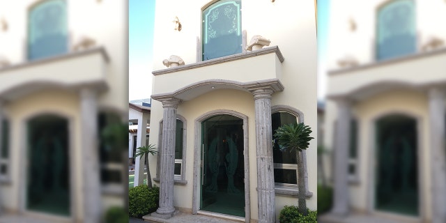This is the tomb of Ernesto Guzmán Hidalgo, the half brother of El Chapo, believed to have been killed on the orders of Chapo's older brother Aureliano Guzmán in April 2015