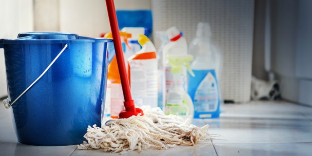 El juez ordena al hombre pagar a su exesposa más de $200.000 por 25 años de trabajo doméstico 4 productos de limpieza para el hogar.