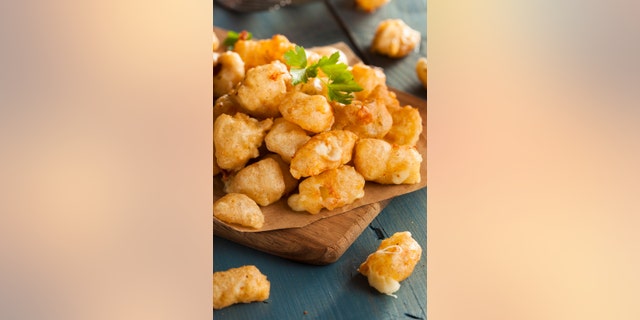 Beer Battered Wisconsin Cheese Curds with Dipping Sauce