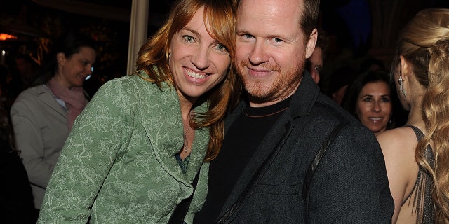 et handout kai cole joss whedon getty