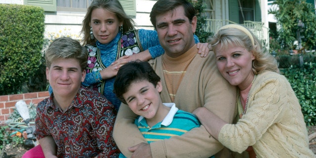 From l-r: Jason Hervey, Olivia D'Abo, Fred Savage, Dan Lauria, Alley Mills of "The Wonder Years."