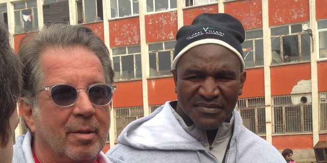 Rocker-turned humanitarian Yank Barry (l.), and former heavyweight champion Evander Holyfield (r.), are helping Syrian refugees in Bulgaria.