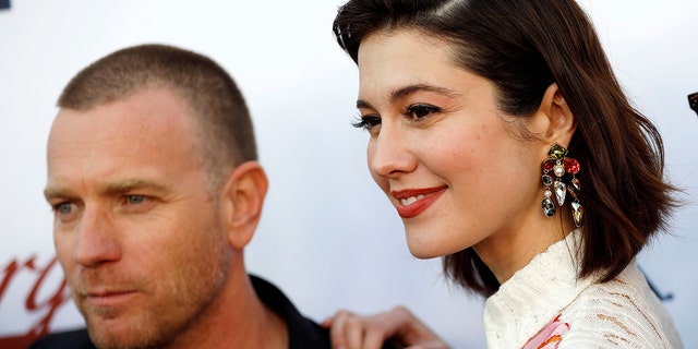 Ewan McGregor was spotted kissing his "Fargo" costar Mary Elizabeth Winstead.