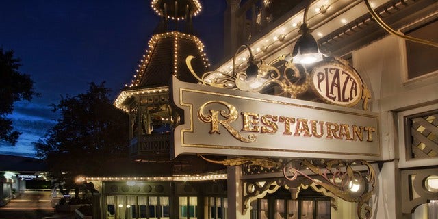 restaurants near magic kingdom disney world