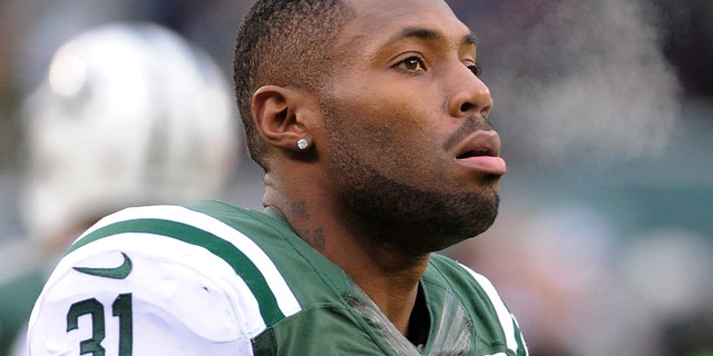 Steam comes out of the mouth of New York Jets cornerback Antonio Cromartie as he walks in the cold weather before an NFL football game against the Oakland Raiders, Sunday, Dec. 8, 2013, in East Rutherford, N.J. (AP Photo/Bill Kostroun)