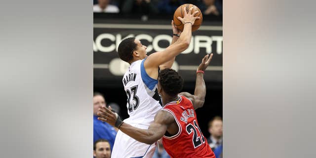 Minnesota Timberwolves' Kevin Martin , left, attempts a shot in front of Chicago Bulls' Jimmy Butler in the second half of an NBA basketball game, Saturday, Nov. 1, 2014, in Minneapolis. The Bulls won 106-105. MArtin led the Timberwolves with 33 points and Butler led the Bulls with 24. (AP Photo/Jim Mone)