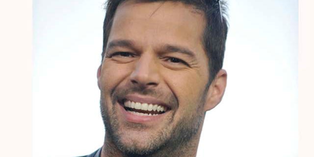 Nov. 9, 2011: Ricky Martin visits the set of televison entertainment show 'Extra' filming at The Grove in Los Angeles, Calif.