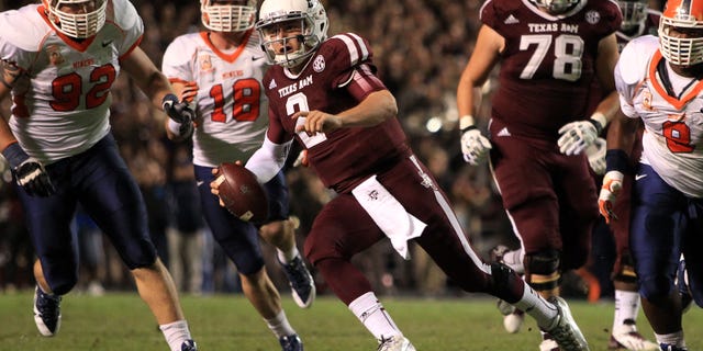 Texas A&M's Johnny Manziel, center, runs the ball upfield during the first half of an NCAA college football game against UTEP, Saturday, Nov. 2, 2013, in College Station, Texas. (AP Photo/Eric Christian Smith)