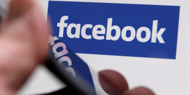 FacebookLogoFinger