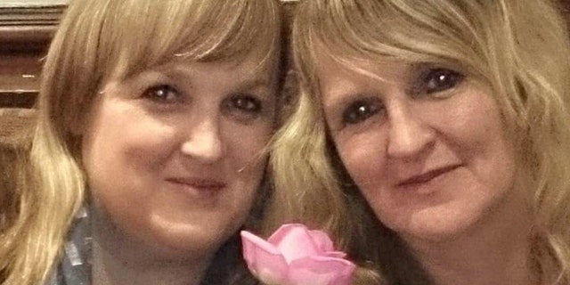 Cara Jane Farrar Peterson (left) with sister Melanie Webb (right).