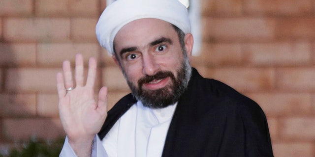 Farrokh Sekaleshfar, a British-born doctor and senior Shi'ite Muslim scholar, arrives at the Imam Husain Islamic Centre in Sydney, Australia, June 14, 2016. REUTERS/Jason Reed - RTX2G3MP